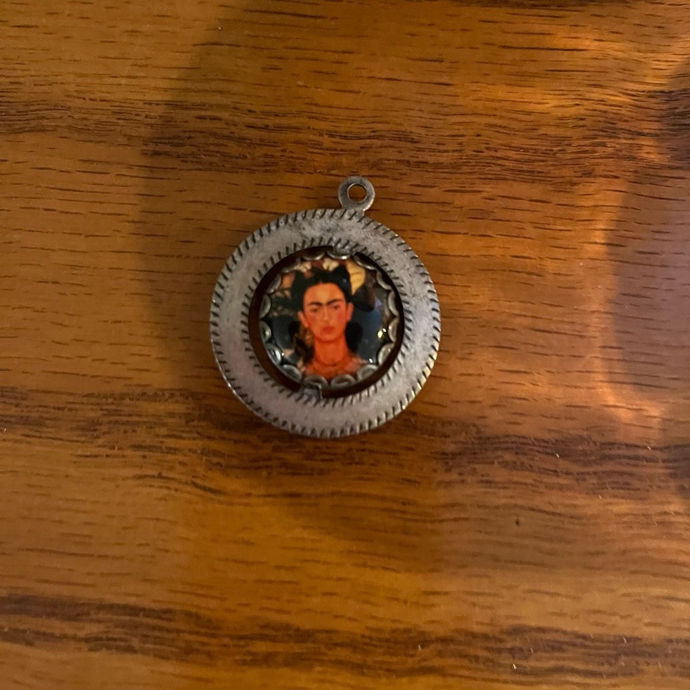 New Vintage Y2K Frida Kahlo Pendant